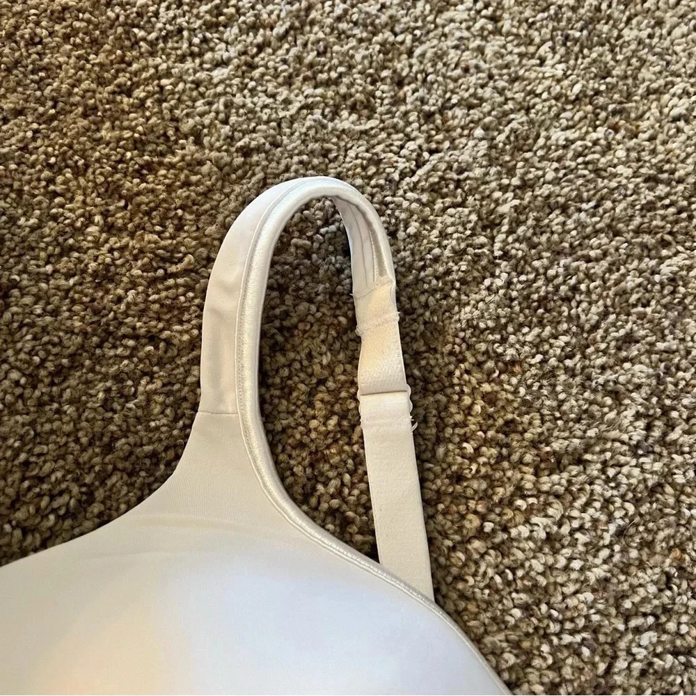 Vanity Fair Body Caress Wireless Bra 40DD 40E 72335 White Light Lined Wire Free - Picture 3 of 10